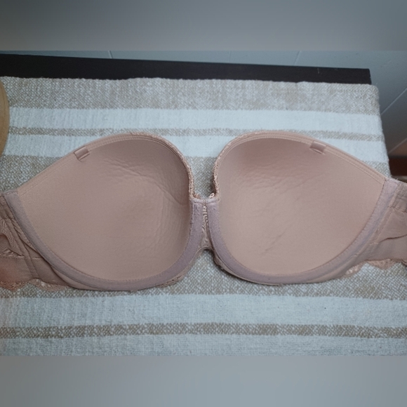 Victoria's Secret Cream Lace Trim Bra - Picture 7 of 7